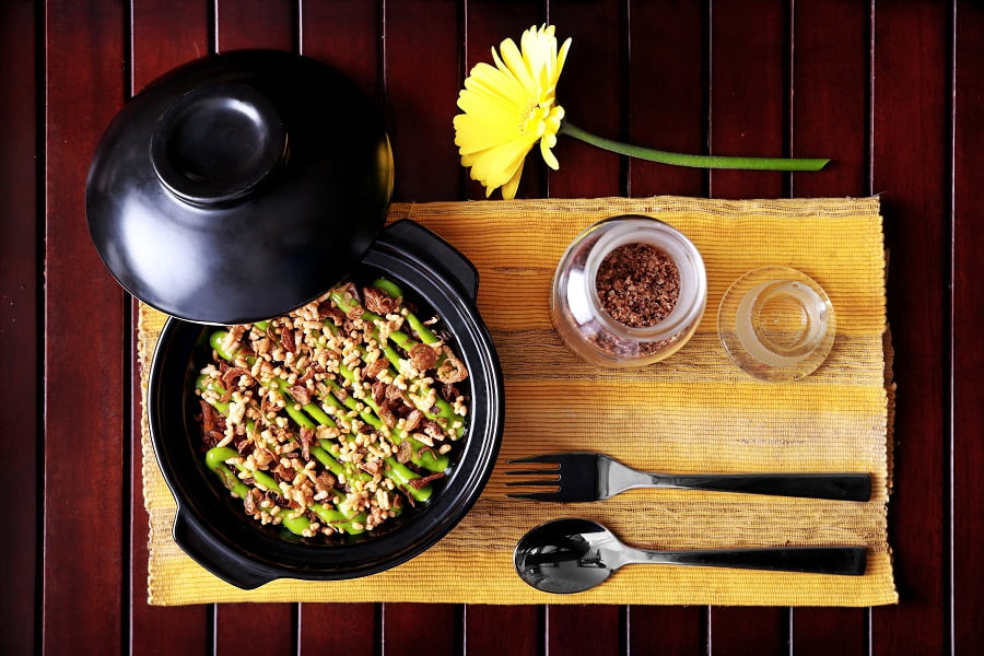 How do Clay Pots for Cooking Help Explore Aroma and Delicacy in Food?