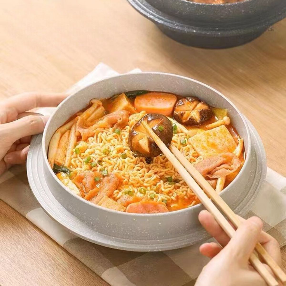 Masker Korean Cooking Bibimbap Stone Pot 18cm - Beige