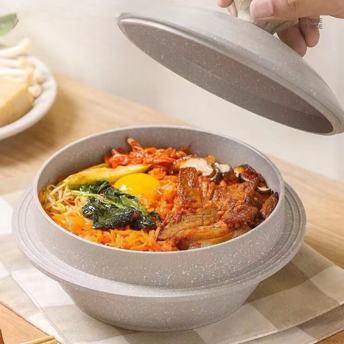 Masker Korean Cooking Bibimbap Stone Pot 18cm - Beige