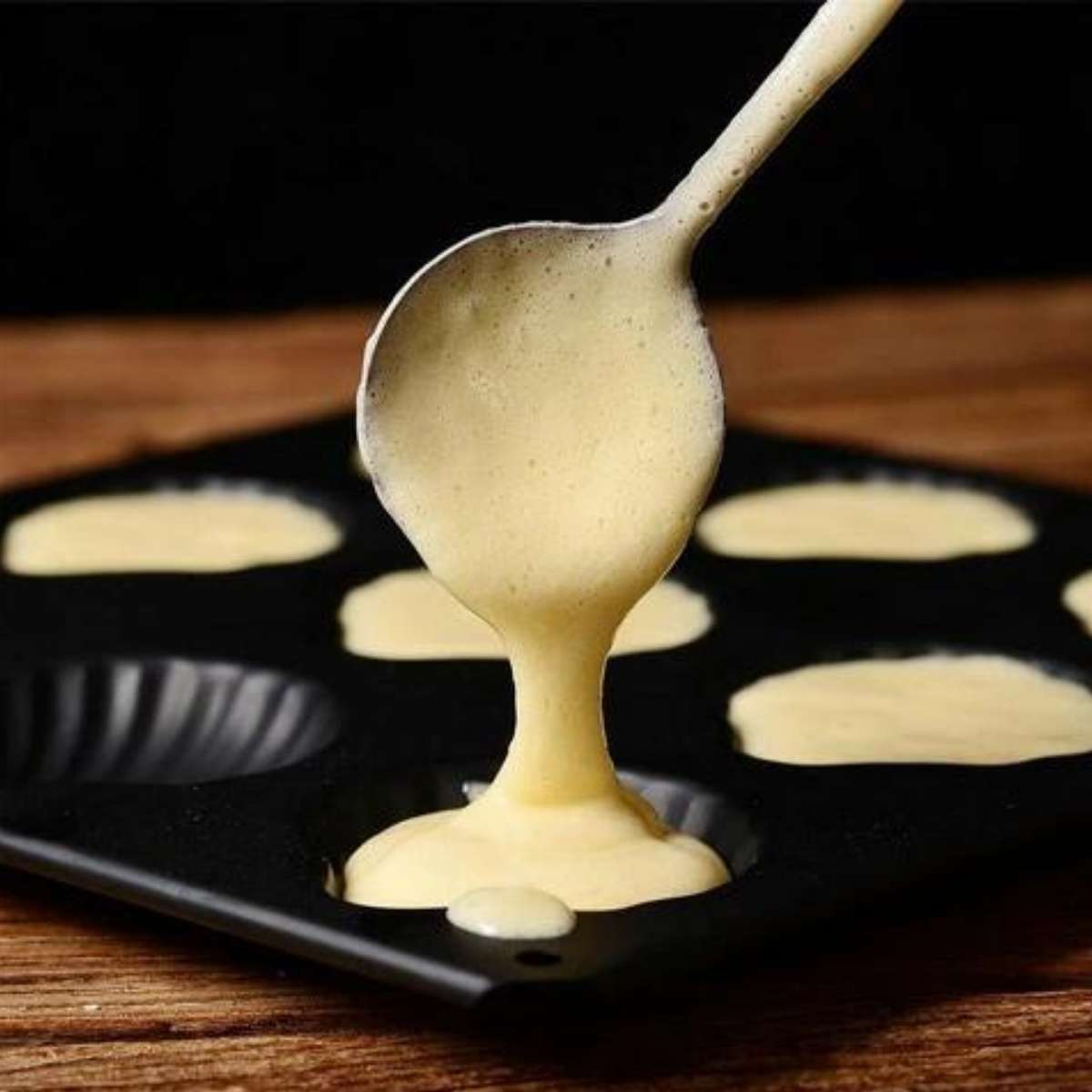 Tiger Crown Cockshell Cake Baking Pan 9P Black