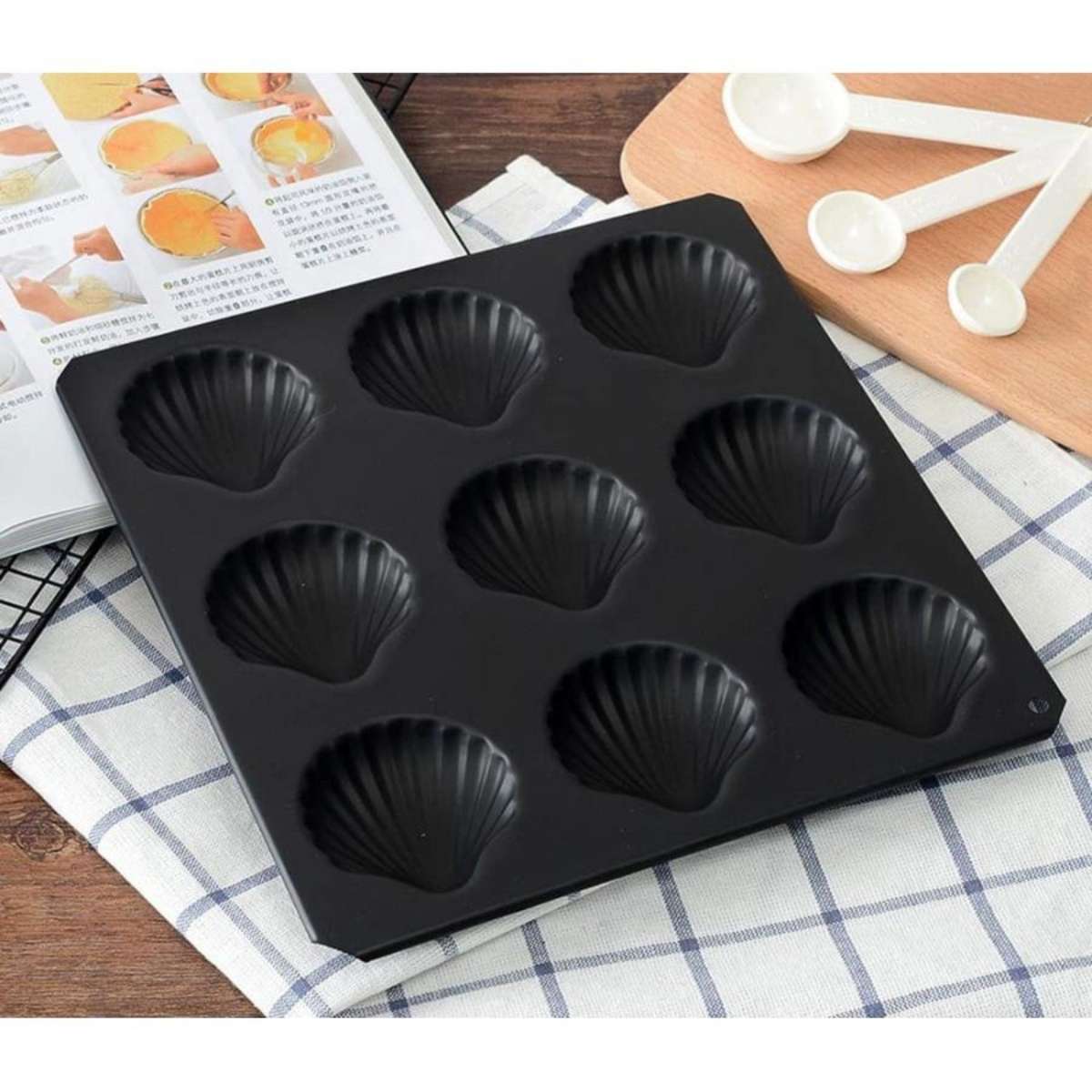 Tiger Crown Cockshell Cake Baking Pan 9P Black